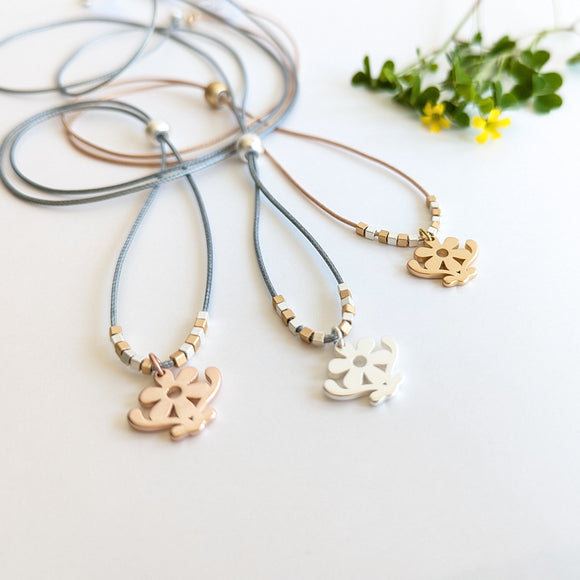 Wide Daisy Necklaces